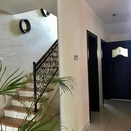 Nyaraló Family House